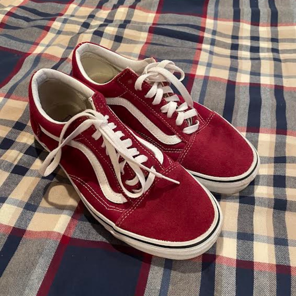 Vans Old Skool Burgundy Hardly ever worn (few scuffs)